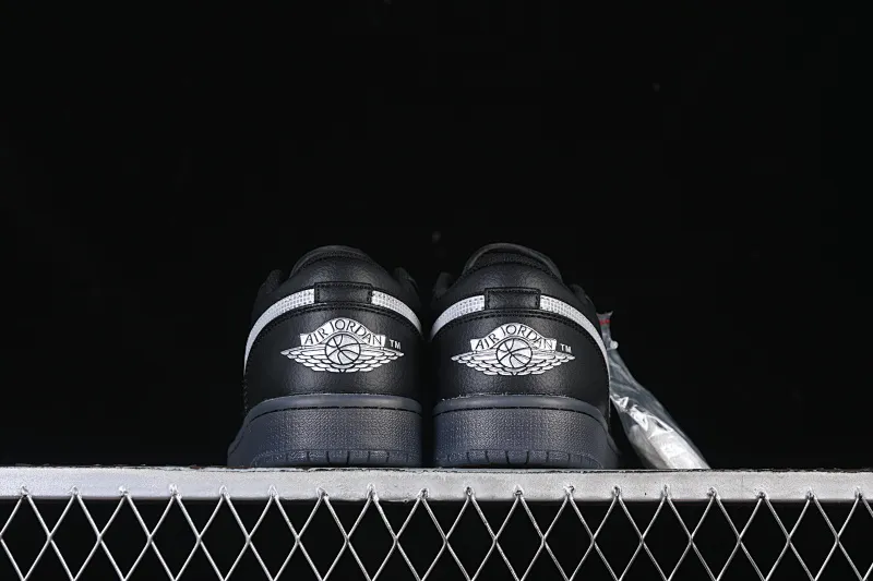 All categories Air Jordan Jordan series basketball shoes Air Jordan 1 Low Air Jordan 1 Low AJ1 Joe 1 black and white canvas leather low-top cultural basketball shoes HV5968-001